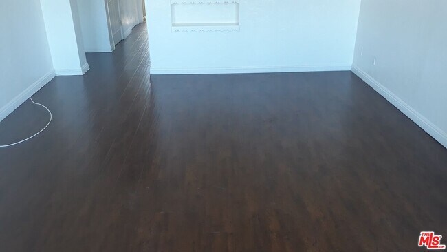 Building Photo - 5017 S Crenshaw Blvd