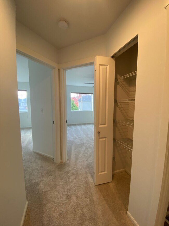 Building Photo - Pride of Ownership in this 3 BDRM, 2.5 BAT...