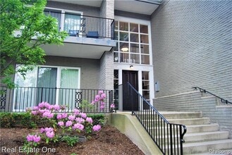 Building Photo - 1113 N Old Woodward Ave