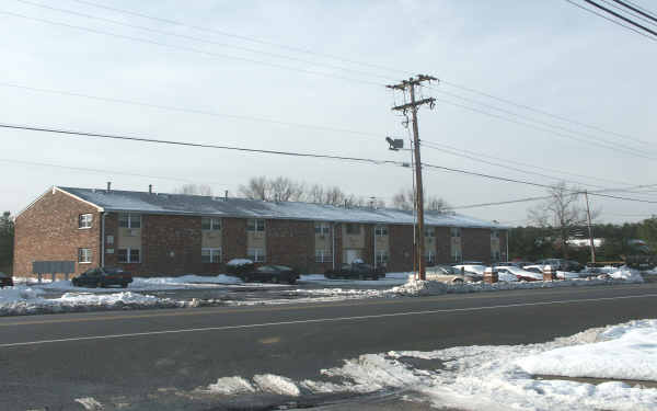 Building Photo - Country Lakes Apartments