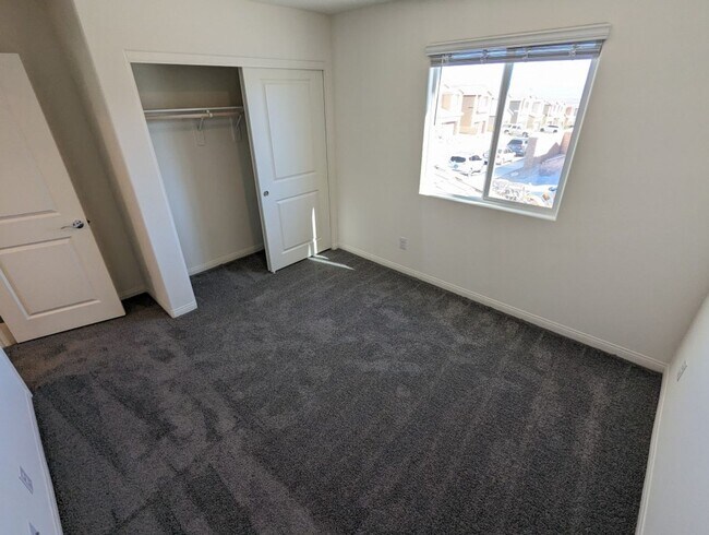 Building Photo - 7071 Alabaster Peak St