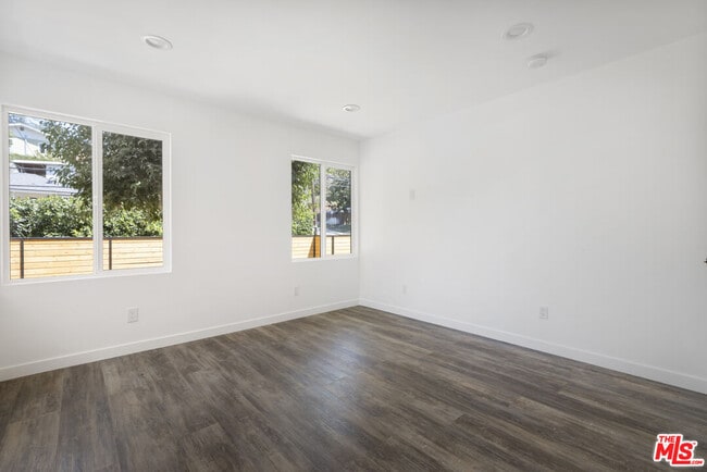 Building Photo - 1213 El Paso Dr