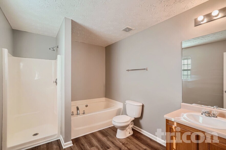 Building Photo - 1476 Steam Engine Way NE