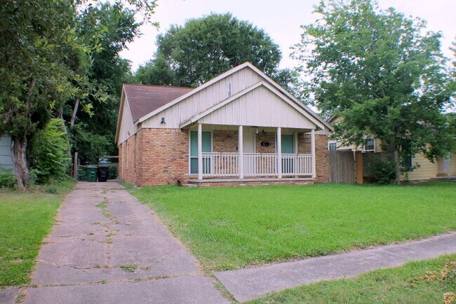 Building Photo - 8241 Glenview Dr