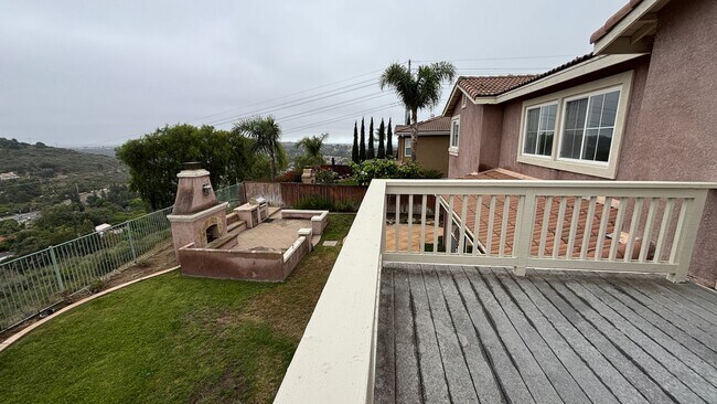 Building Photo - Large lovely home with amazing views!