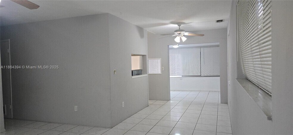 Building Photo - 502 N 70th Way