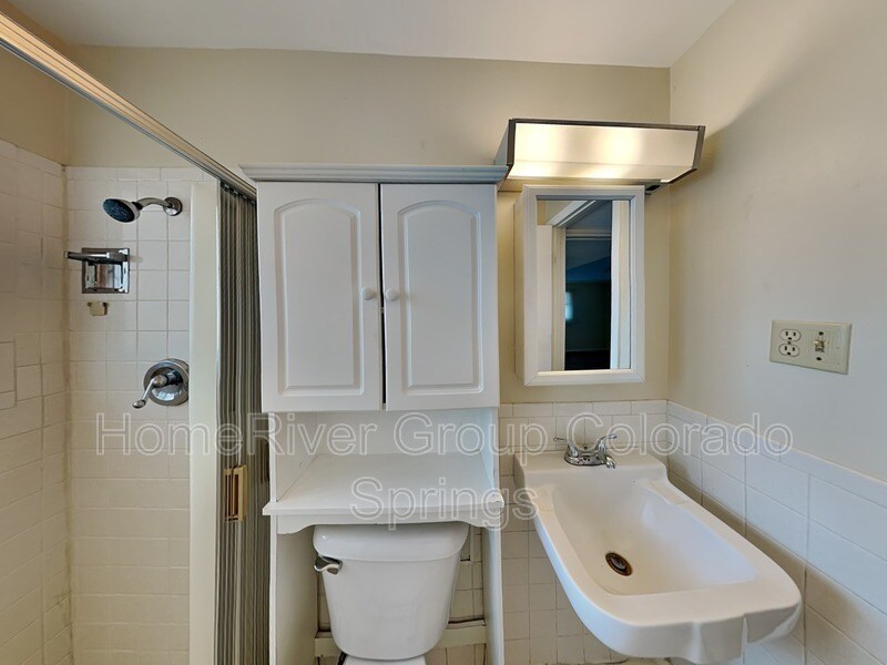Building Photo - 1051 Hathaway Dr