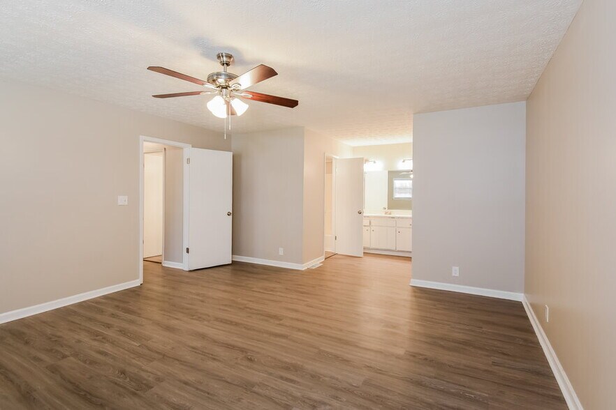 Building Photo - 2885 Kellogg Creek Rd