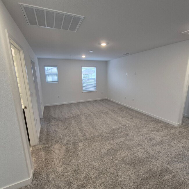 Building Photo - Brand New 4 Bedroom Home in Lennar's Cyan Community