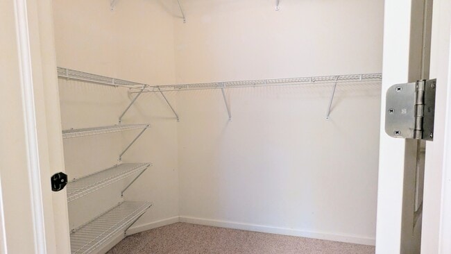 Building Photo - 284 Edmundton Cir