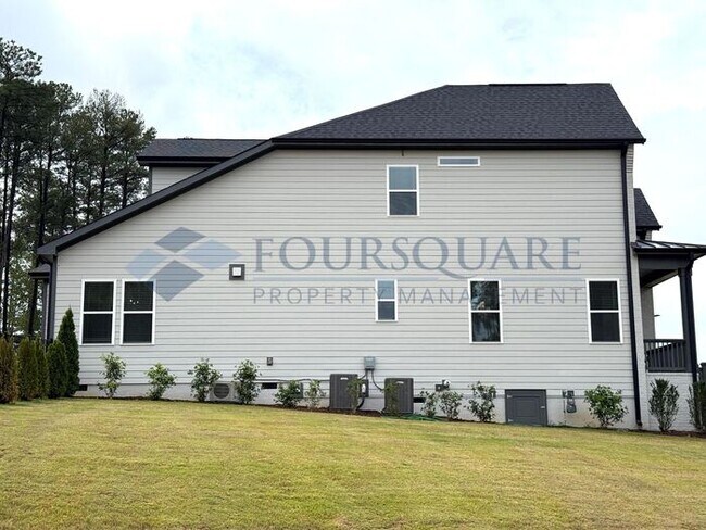 Building Photo - Elegant 4-Bed / 3.5-Bath Home with Main-Level Primary Suite, Quartz Kitchen & 3-Car Garage – In H...