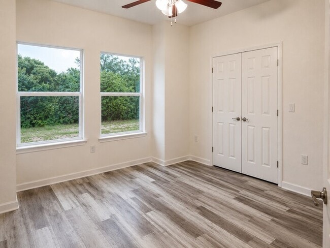 Building Photo - 4/2/2-AVAILABLE OCTOBER
