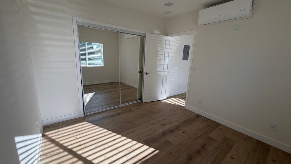 Building Photo - 907 Herbine St