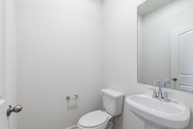 Building Photo - 402 Marsh Ln