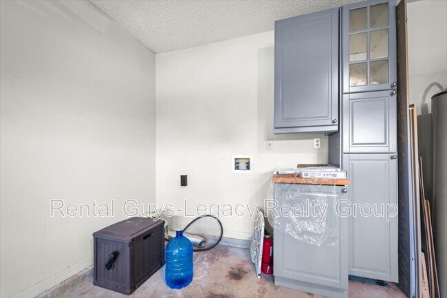 Building Photo - 4820 Wandering Pines Trail S