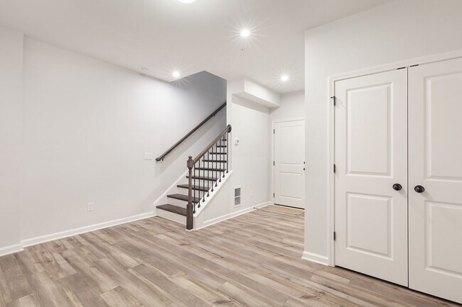 Building Photo - Beautiful Grant Park Townhome Directly on the Atlanta BeltLine w/ City Views!