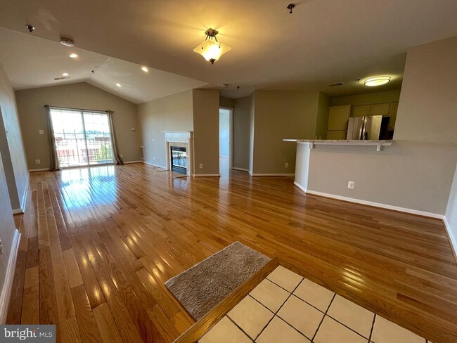 Primary Photo - 1100 Quaker Hill Dr