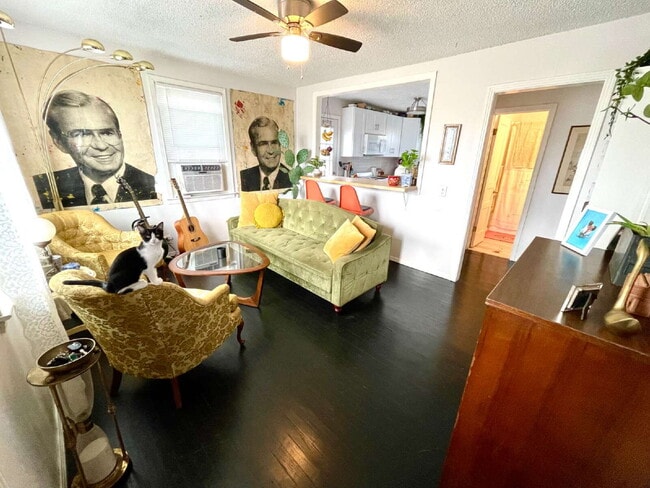 Building Photo - Phenomenal Downtown River View!