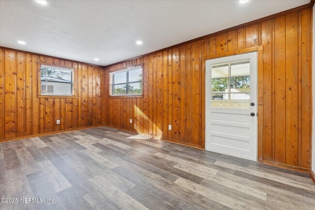 Building Photo - 863 Westgate Dr