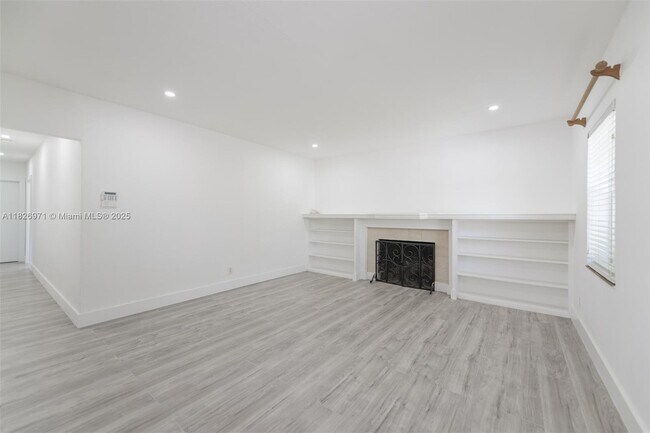 Building Photo - 6290 SW 70th St