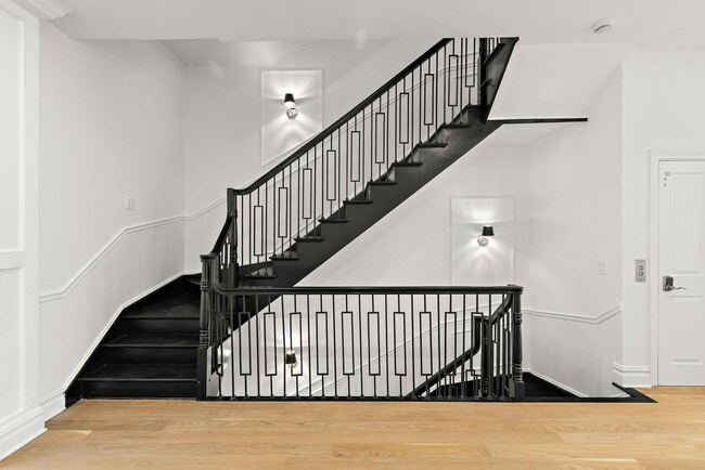 Building Photo - 16 Regency Pl