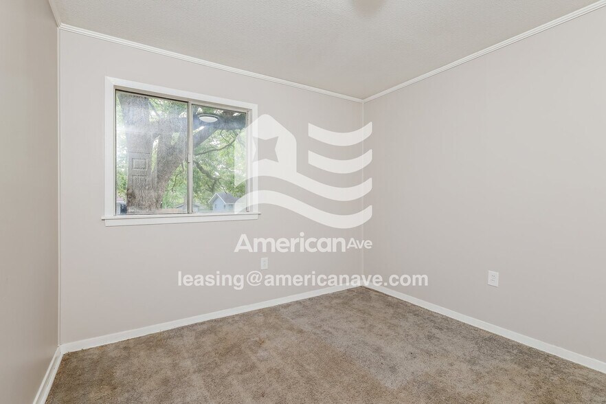 Building Photo - 471 Queen Theresa Ln