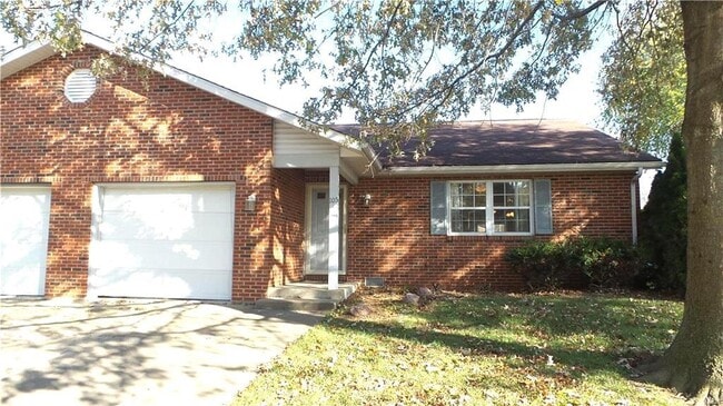 Primary Photo - 105 Twin Oaks Dr