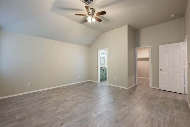 Building Photo - 1501 Tree Line Dr