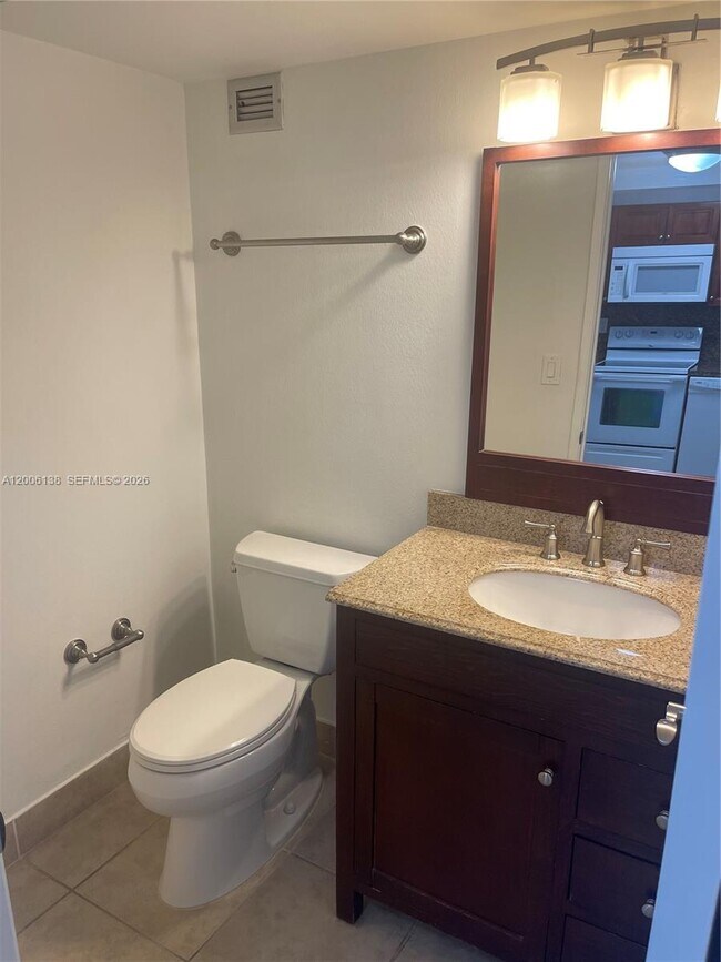 Building Photo - 1901 Brickell Ave