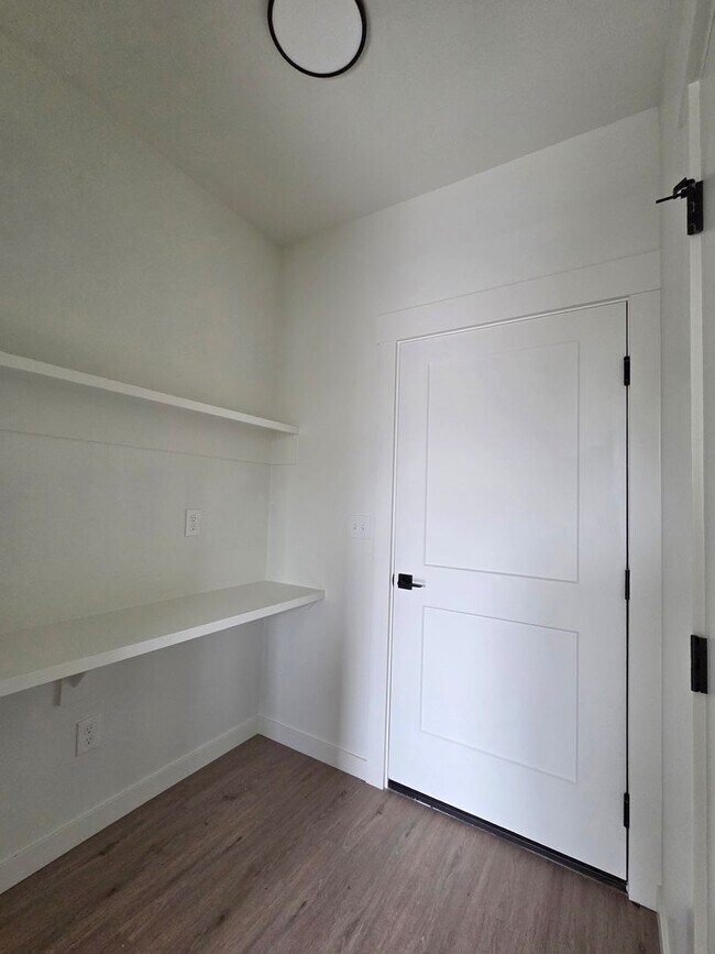 Building Photo - Modern New-Build Duplex in Payette