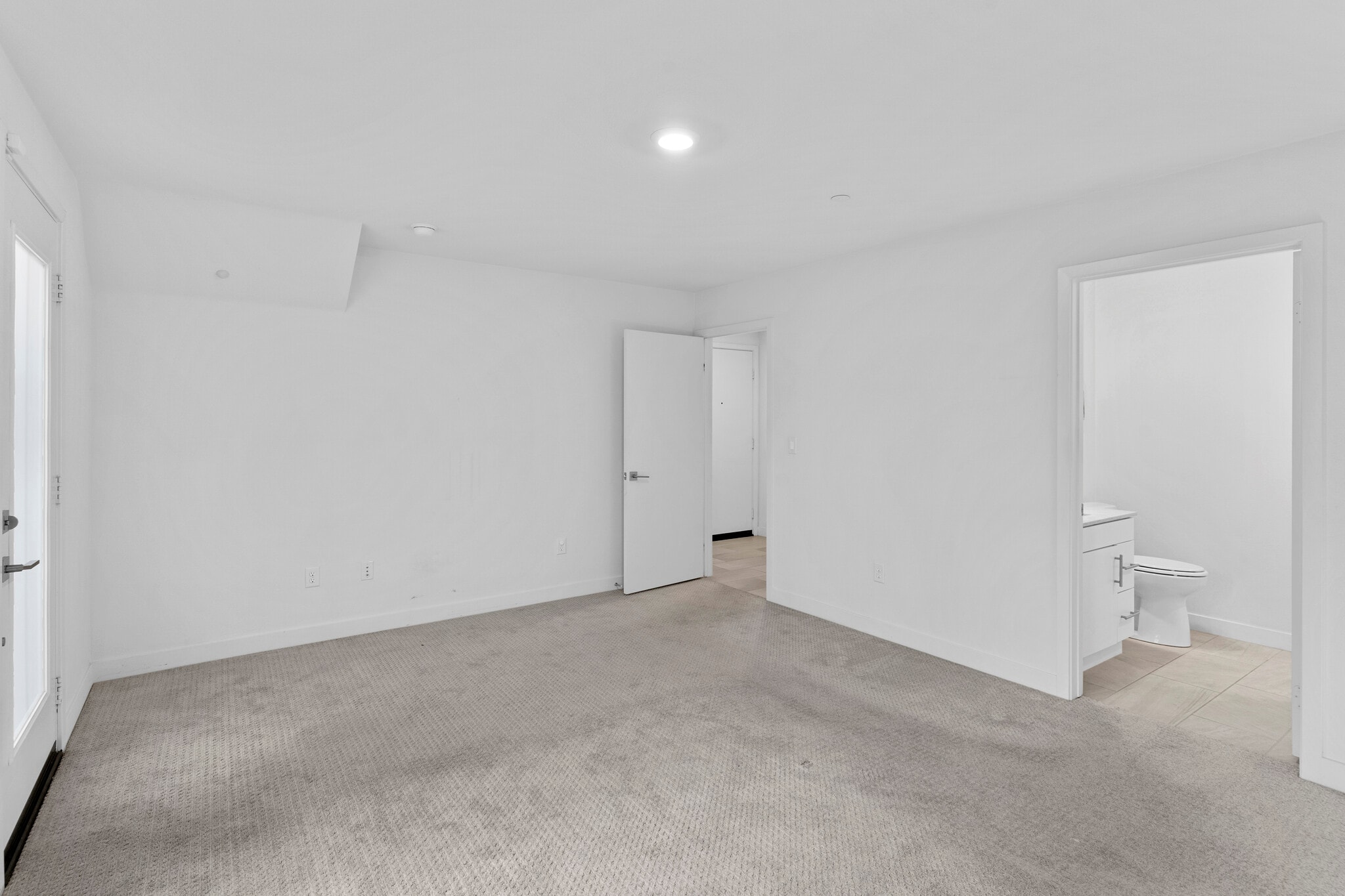 Building Photo - 2700 E Chaucer