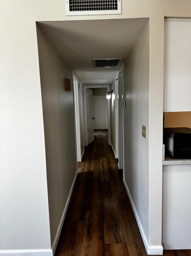 Building Photo - 442 S 32nd Pl