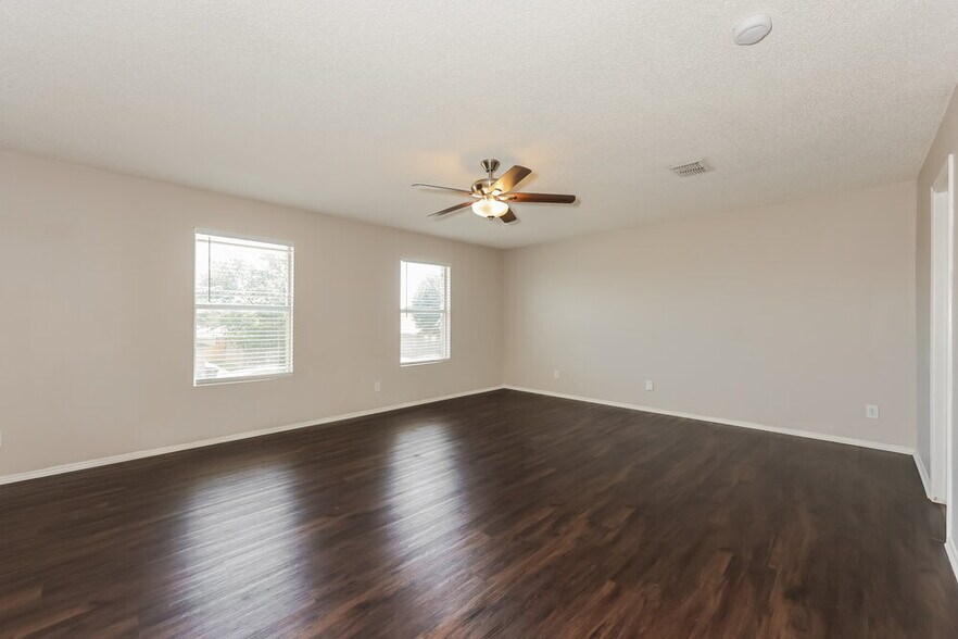 Building Photo - 8750 Gray Fox Ct