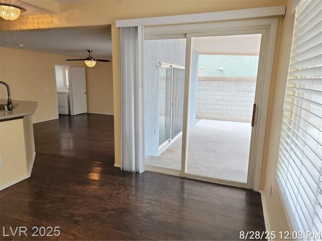 Building Photo - Charming Silverado Ranch Home!