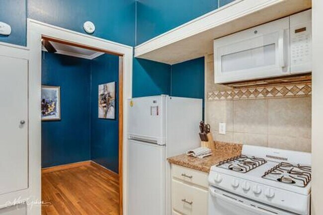 Building Photo - ALL BILLS PAID/FURNISHED APARTMENT