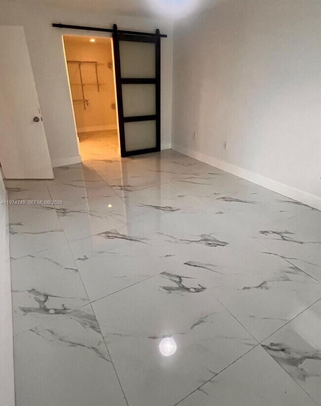 Building Photo - 10525 SW 112th Ave