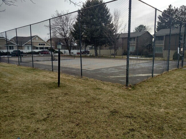Building Photo - Townhome in Beautiful Gated community with...