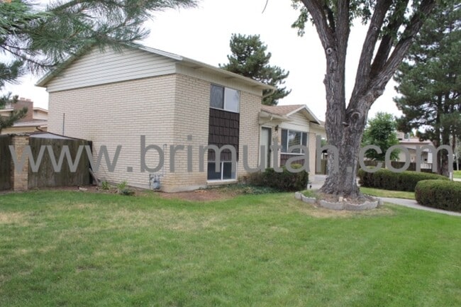 Building Photo - 602 Pioneer Ave