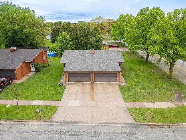 Building Photo - 1701 Saint Agnes Dr