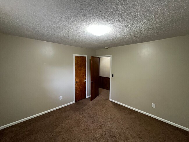 Building Photo - Spacious 4-Bedroom 3-Bathroom Brick Home in Arcadia Area