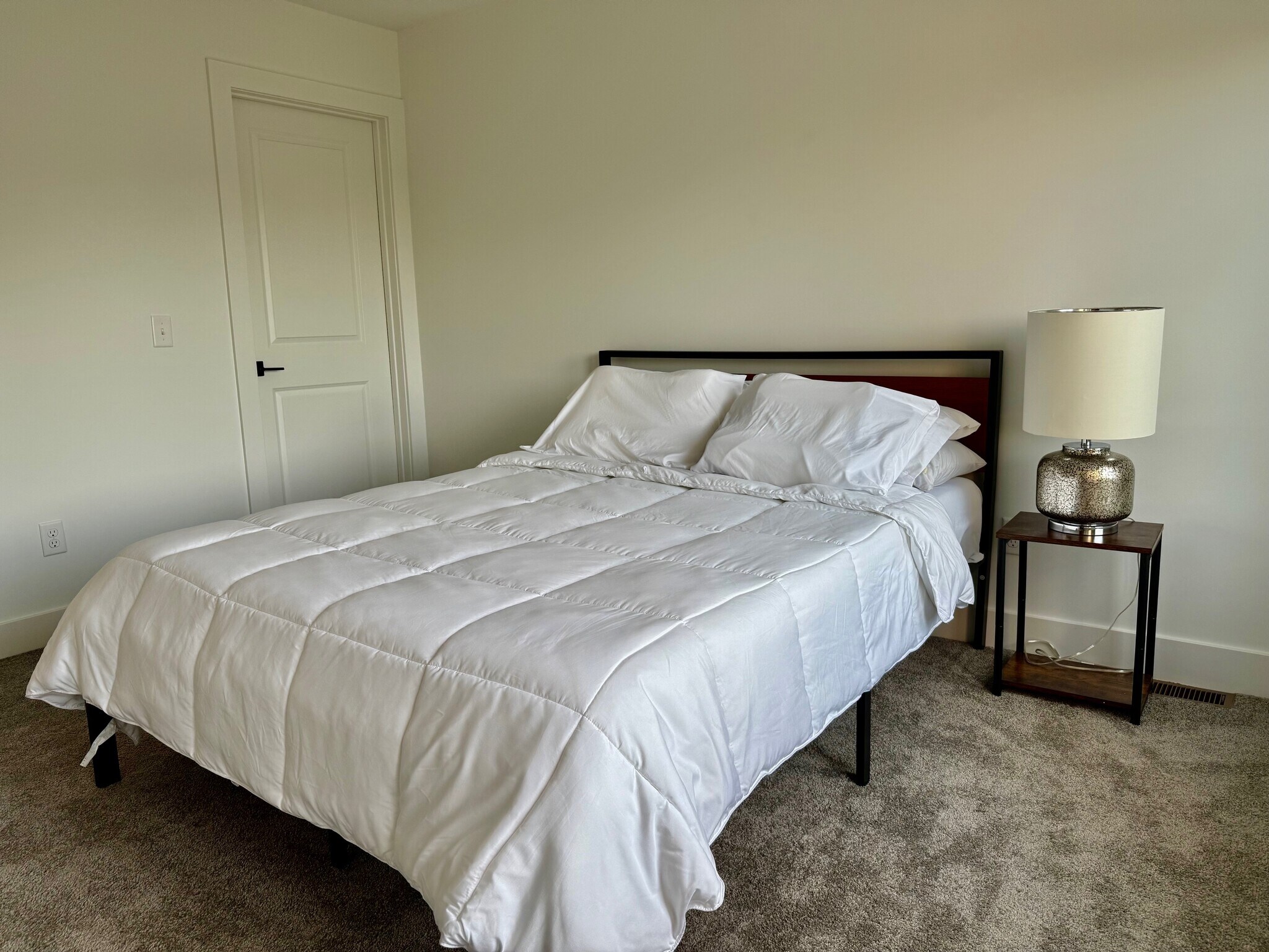 Building Photo - 1547 Pallister St