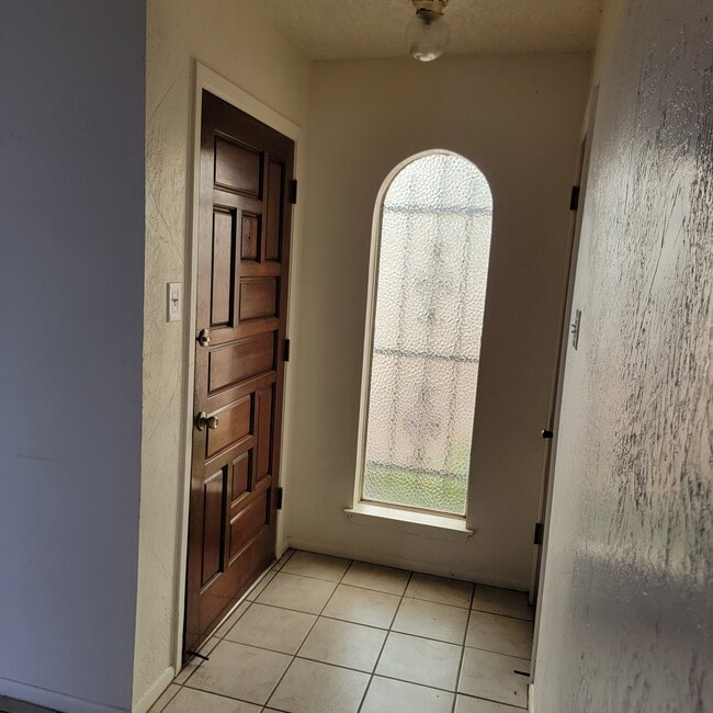 Building Photo - 3326 Scenic Ln