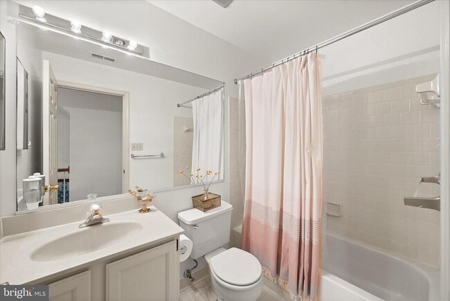 Building Photo - 20 Tenby Ct