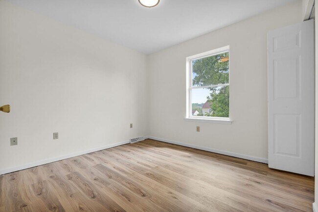 Building Photo - 1332 Adams St