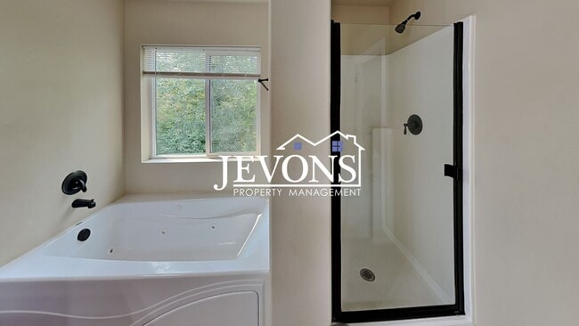 Building Photo - Spacious 5-bedroom home in a great community with 2-car garage, washer and dryer, just minutes fr...