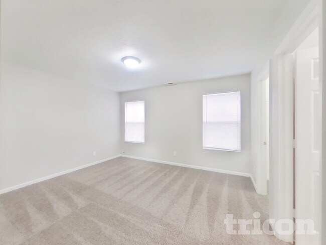 Building Photo - 2437 Middle View Dr