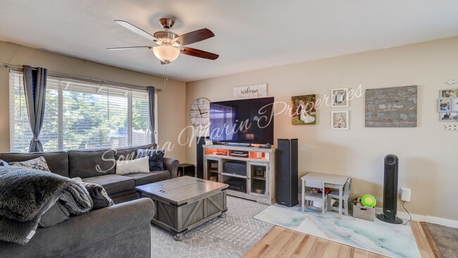 Building Photo - ~Beautiful Updated 4 Bed/2 Bath in Rohnert...