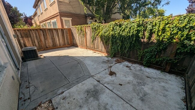 Building Photo - Experience Modern Comfort in This Newer Sp...