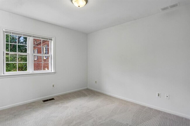 Building Photo - Great 2BR 2BA in Kenwood Forest Community in Downtown Bethesda