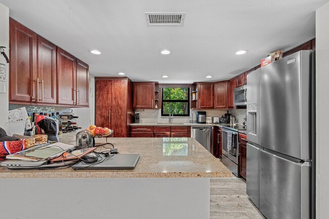 Building Photo - 277 N Ocean Blvd